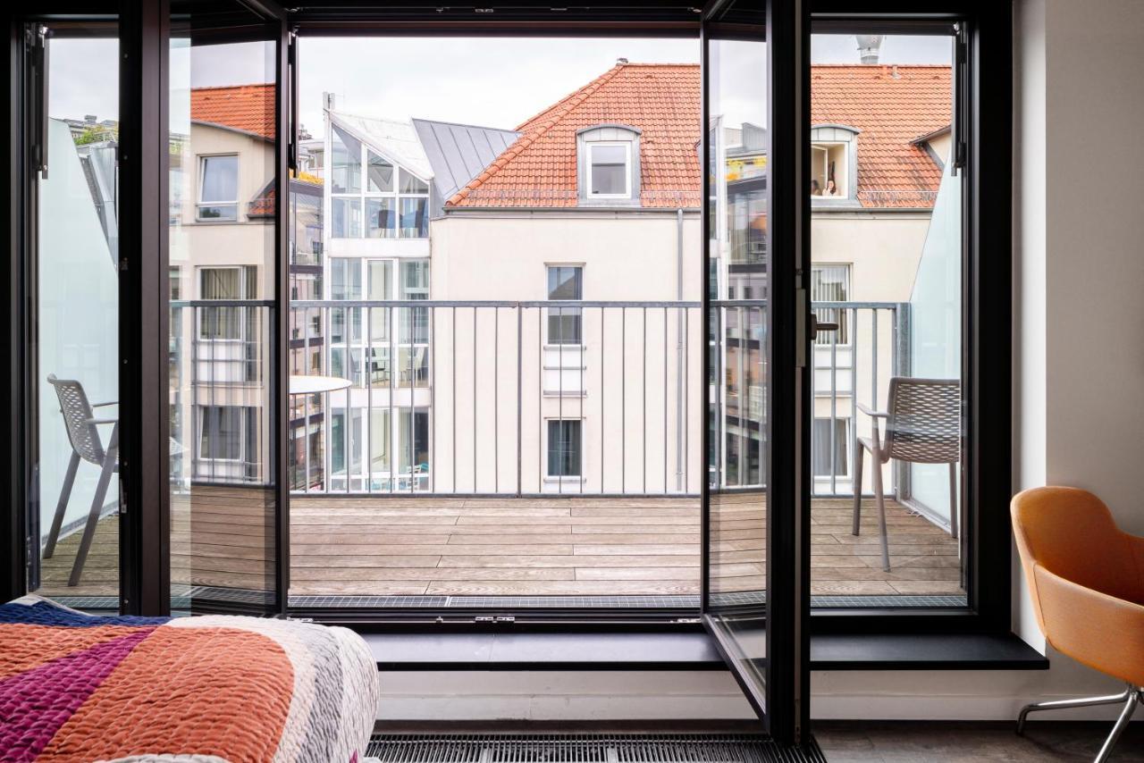 Extra Large Studio Kitchen Balcony