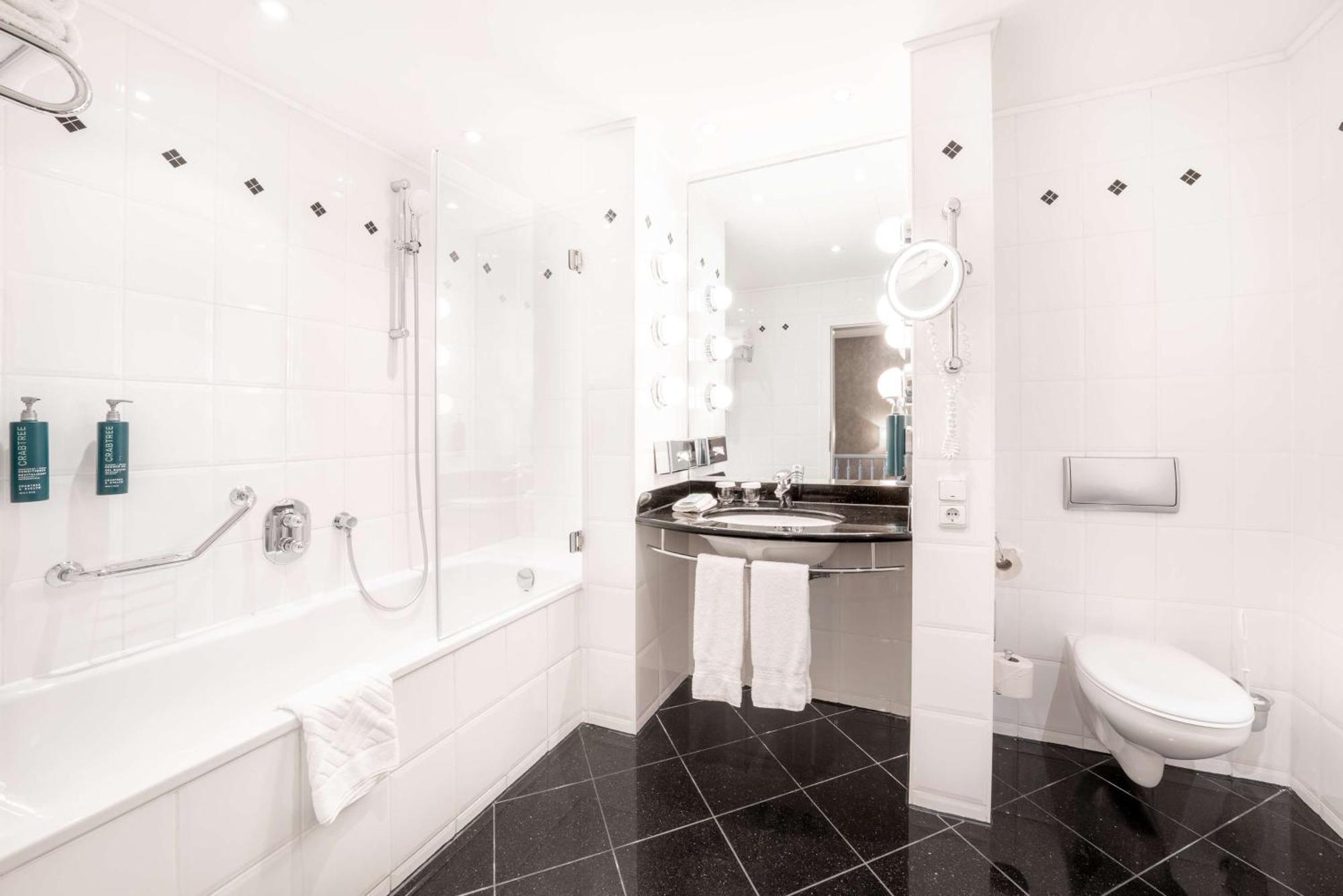 Duplex-Suite mit Kingsize-Bett, Blick auf den Dom und Zugang zur Lounge
