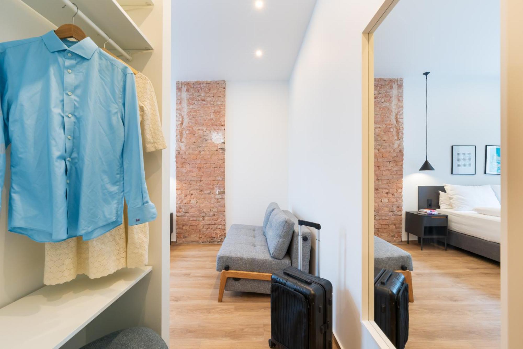 Three-Bedroom Apartment,1643812475:JPEG