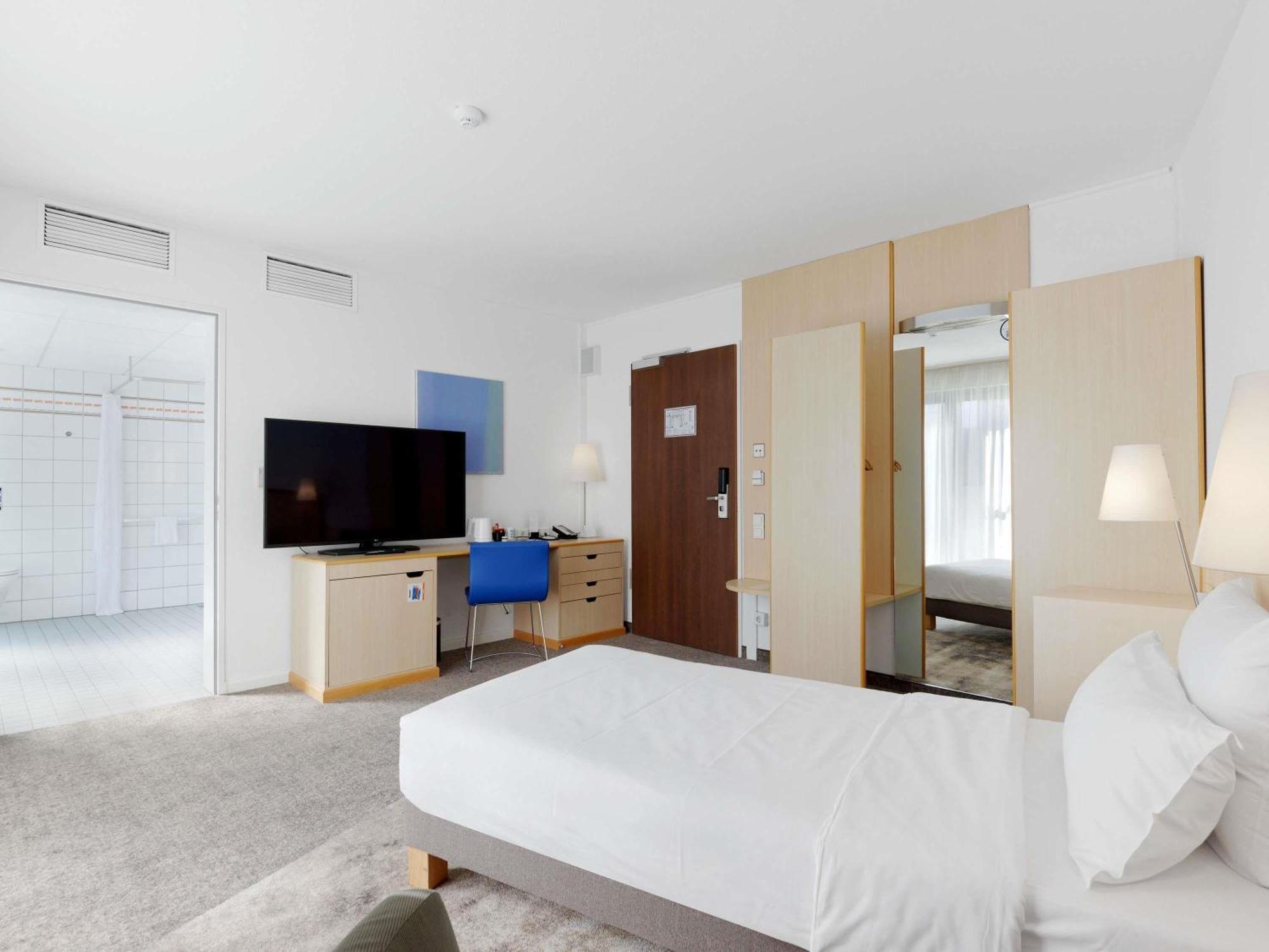 Standard single room Accessible