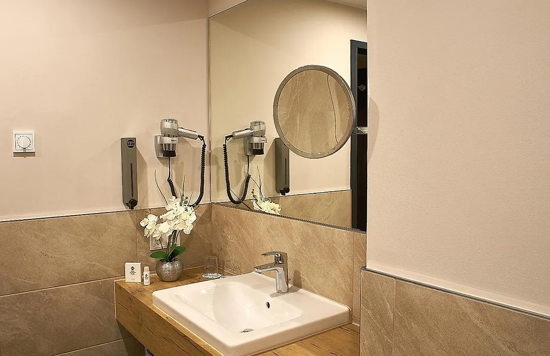 Best Western Plus Plaza Berlin Kurfürstendamm-1